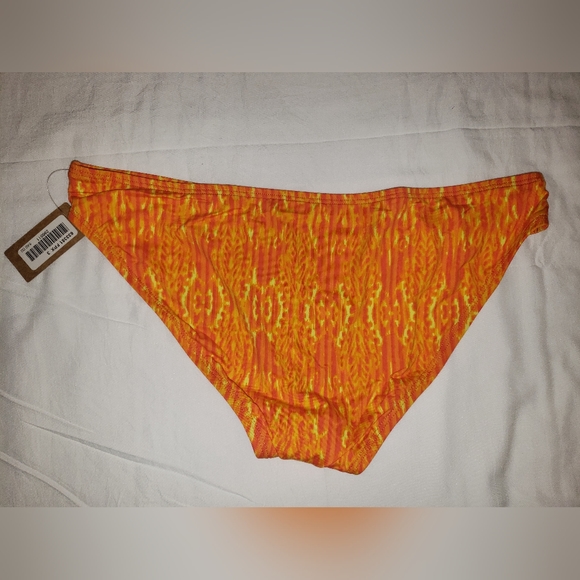 Title nine bikini bottoms L - Picture 2 of 3